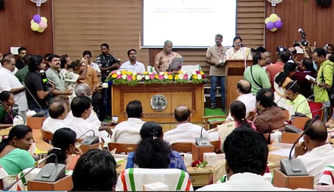 തദ്ദേശ തെരഞ്ഞെടുപ്പില്‍ വിജയിച്ച അംഗങ്ങള്‍ സത്യപ്രതിജ്ഞ ചെയ്ത് അധികാരമേറ്റു 