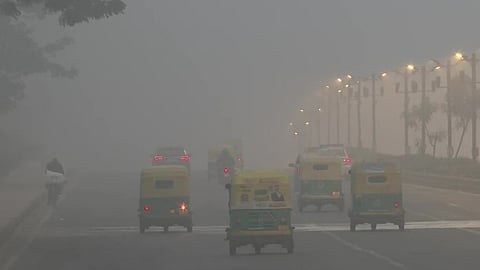 കനത്ത മൂടൽമഞ്ഞ്; ഡൽഹി വിമാനത്താവളത്തിൽ 200ലധികം വിമാനങ്ങൾ വൈകി
