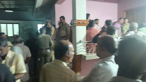 പയ്യന്നൂരിൽ ഒരു കുടുംബത്തിലെ നാലുപേർ മരിച്ചനിലയിൽ; കണ്ടെത്തിയവരിൽ കുട്ടികളും