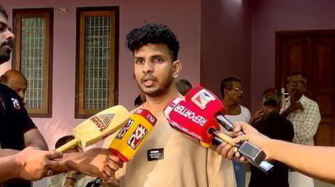 "നിരന്തരം പൊലീസിൽ പരാതികൾ നൽകി ബുദ്ധിമുട്ടിച്ചു‌"; പയ്യന്നൂരിൽ കുടുംബത്തിലെ നാല് പേർ മരിച്ചതിൽ കലാധരന്റെ ഭാര്യക്കെതിരെ കുടുംബം