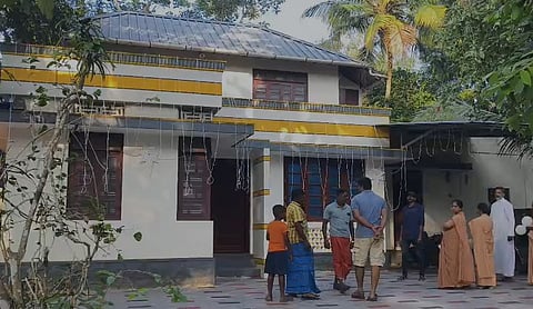 കാട്ടാക്കടയിൽ ക്രിസ്മസ് ആഘോഷത്തിനിടെ വന്‍ കവര്‍ച്ച; പള്ളിയിൽ പോയ തക്കത്തിന് വീട്ടിൽ നിന്ന് കവർന്നത് 60 പവന്‍ സ്വര്‍ണം