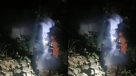 ഇടുക്കി വെള്ളത്തൂവലിൽ വീടിന് തീപിടിച്ച് ഒരാൾ മരിച്ചു; ആളെ തിരിച്ചറിഞ്ഞിട്ടില്ല