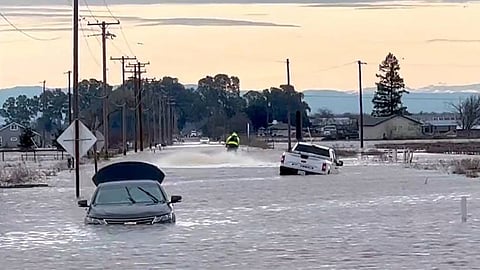കാലിഫോർണിയയിൽ കനത്ത മഴയിലും വെള്ളപ്പൊക്കത്തിലും 3 മരണം