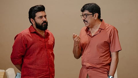 നിവിൻ പോളിയും ബി. ഉണ്ണികൃഷ്ണനും