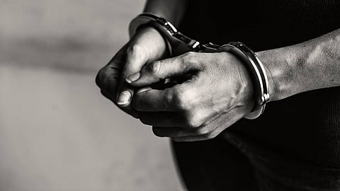 ബെംഗളൂരുവിൽ വിവാഹിതനായ യുവാവ്  ലിവ്-ഇൻ പങ്കാളിയെ പറ്റിച്ച് തട്ടിയത് 20 ലക്ഷം 