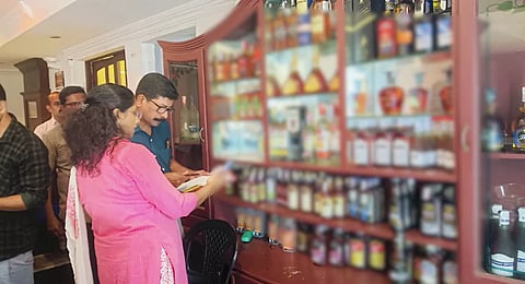 ഓപ്പറേഷൻ ബാർകോഡ്: എക്സൈസ് ഉദ്യോഗസ്ഥർക്ക് ബാറുകളിൽ നിന്ന് മാസപ്പടി; സംസ്ഥാനത്തെ ബാർ ഹോട്ടലുകളിൽ വ്യാപക ക്രമക്കേടെന്ന് കണ്ടെത്തൽ