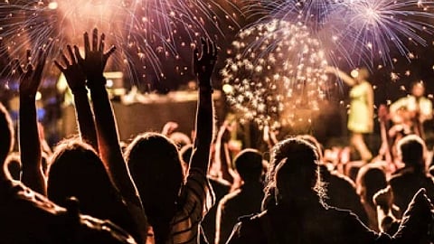 ഞങ്ങള്‍ അരമണിക്കൂർ മുമ്പേ പുറപ്പെട്ടു... ആദ്യം പസഫിക് ദ്വീപുകൾ, അവസാനം അമേരിക്കൻ ദ്വീപുകൾ!പുതുവർഷം ലോകം ചുറ്റുന്നത് ഇങ്ങനെ