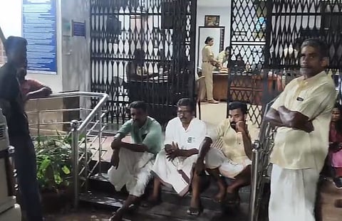 കെ. സുരേന്ദ്രൻ്റെ കുത്തിയിരിപ്പ് സമരം 