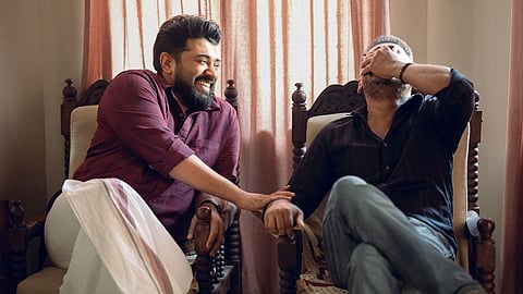 നിവിൻ പോളിയും ഗിരീഷ് എ.ഡിയും 'ബത്‌ലഹേം കുടുംബ യൂണിറ്റ്' സെറ്റിൽ