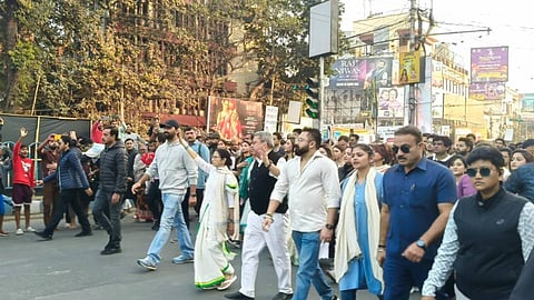 ഇഡി റെയ്ഡിൽ പ്രതിഷേധം; തെരുവിലിറങ്ങി മമത ബാനർജിയും എംപിമാരും