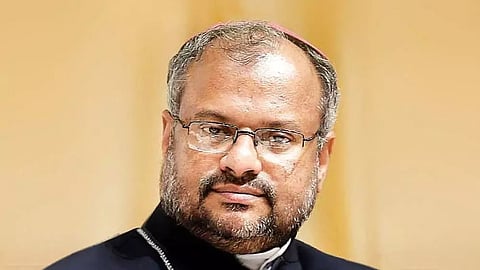 "കൈകാലുകൾ ബന്ധിച്ച നിലയിലാണ് ഇപ്പോഴുള്ള ജീവിതം, തെരുവിലേക്ക് എത്തിച്ചത് സഭാ നേതൃത്വത്തിന്റെ നിശബ്ദത"; വെളിപ്പെടുത്തലുമായി അതിജീവിത