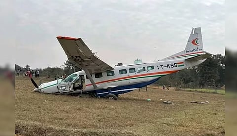 ഒഡീഷയില്‍ ചെറുവിമാനം തകര്‍ന്ന് വീണു; യാത്രക്കാര്‍ക്ക് പരിക്ക്