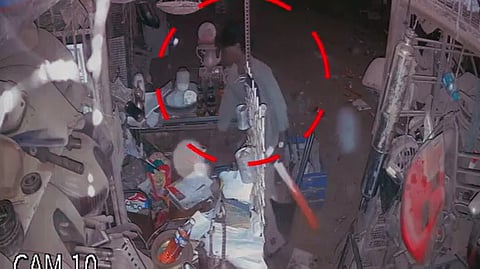 കടയിലെ മോഷണത്തിൻ്റെ ദൃശ്യങ്ങൾ