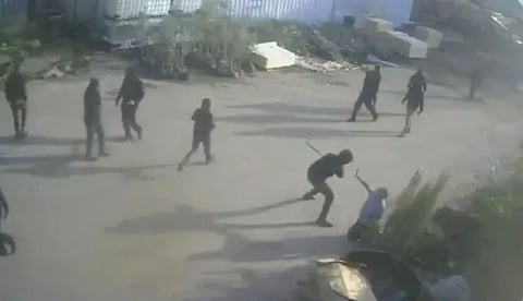 വെസ്റ്റ് ബാങ്കില്‍ പലസ്തീന്‍ സ്വദേശിയായ വൃദ്ധനെ മര്‍ദിച്ച് ഇസ്രയേല്‍ കുടിയേറ്റക്കാര്‍; ഗുരുതരമായി പരിക്കേറ്റ് ചികിത്സയില്‍ | വീഡിയോ 