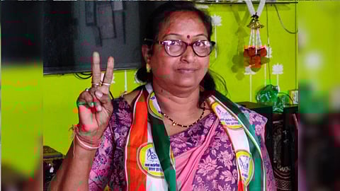 നാഗ്പൂരില്‍ നിന്ന് മത്സരിക്കാന്‍ നാല് കുട്ടികളുള്ള യുവതി, പിന്നാലെ വിവാദം; തനിക്ക് നിയമമൊന്നും അറിയില്ലെന്ന് സ്ഥാനാര്‍ഥി 