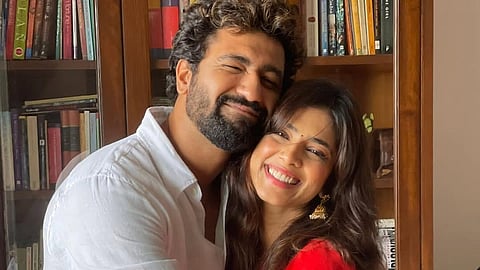 വിക്കി കൗശലും മാളവിക മോഹനനും