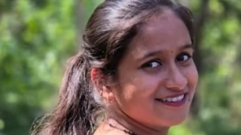 അയോന മോൺസൺ