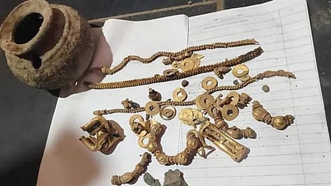 പതിനാലുകാരനാണ് നിധി കണ്ടെത്തിയത് 