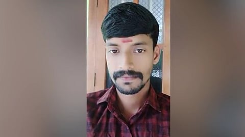 പാനൂരിൽ സ്കൂൾ ലാബിൽ ക്ലാർക്ക് ജീവനൊടുക്കിയ നിലയിൽ