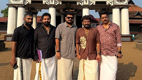 തരുൺ മൂർത്തി ടീമിനൊപ്പം