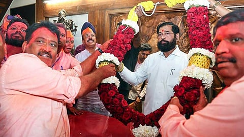 പ്രതിനിധികളെ പഞ്ചനക്ഷത്ര ഹോട്ടലിലേക്ക് മാറ്റി; ഷിന്‍ഡേയുടെ നീക്കത്തിനു പിന്നിലെ തന്ത്രം എന്ത്? 