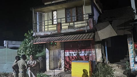 ഒറ്റപ്പാലത്ത് അരുംകൊല! വൃദ്ധദമ്പതികളെ വെട്ടിക്കൊലപ്പെടുത്തി; നാല് വയസുളള കൊച്ചുമകന് ​ഗുരുതരപരിക്ക്