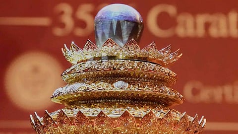 3,300 കോടി രൂപ വിലയുള്ള അപൂര്‍വ രത്‌നം; 'പര്‍പ്പിള്‍ സ്റ്റാര്‍ സഫയര്‍' വാങ്ങാന്‍ ആളെ അന്വേഷിച്ച് ഉടമകള്‍ 