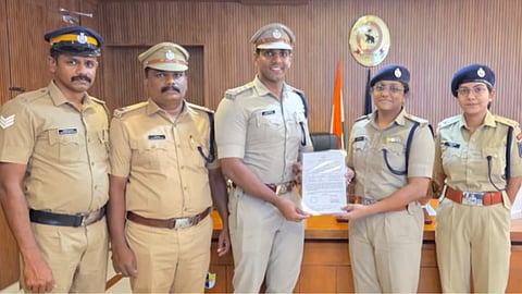 കളിക്കുന്നതിനിടെ അബദ്ധത്തിൽ കിണറ്റിൽ വീണു; നാലുവയസുകാരന് രക്ഷകരായി പൊലീസുകാർ 