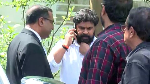 ദിലീപിന് ജയിലിൽ പ്രത്യേക സൗകര്യങ്ങളെന്ന് ആരോപണം; മുൻ ഡിജിപിയ്ക്ക് എതിരെ അടിയന്തിര റിപ്പോർട്ട് തേടി ആഭ്യന്തരവകുപ്പ്