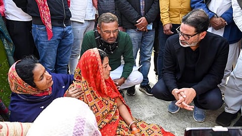 പ്രശാന്ത് കിഷോർ പെൺകുട്ടിയുടെ കുടുംബാംഗങ്ങളെ സന്ദർശിക്കുന്നു