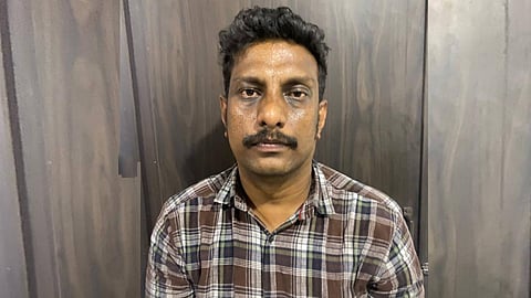 ഒരുമിച്ച് ജീവനൊടുക്കാമെന്ന് വിശ്വസിപ്പിച്ചു, കഴുത്തിൽ കുരുക്കിട്ടയുടൻ സ്റ്റൂൾ തട്ടി മാറ്റി; പ്രതിക്ക് ലൈംഗിക വൈകൃതം; എലത്തൂരിലെ യുവതിയുടെ മരണം കൊലപാതകം