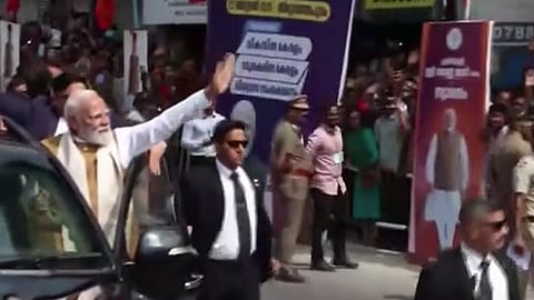 ഫ്ലക്സ് സ്ഥാപിച്ചതിന് ബിജെപിക്ക് ഫൈൻ ഇടാക്കിയ ഓഫീസർക്കെതിരെ നടപടി; ഇടത് യൂണിയൻ നേതാക്കൾക്കും സ്ഥലംമാറ്റം