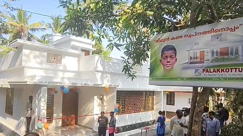 'കുടിലിൻ്റെ ചുവരിൽ വരച്ചുചേർത്ത സ്വപ്നം യാഥാർഥ്യമായി'; മിഥുൻ്റെ കുടുംബത്തിന് വീടൊരുങ്ങി