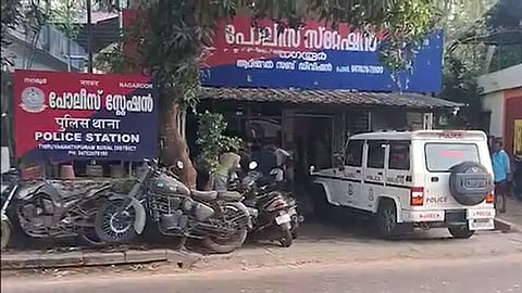 ഗാനമേളക്കിടെയുണ്ടായ സംഘർഷത്തിൽ എസ്എച്ച്ഒയെ മർദിച്ചു; സിപിഒയ്ക്ക് സസ്പെൻഷൻ