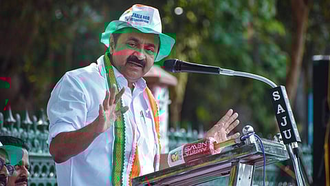 'മന്ത്രി ശിവൻകുട്ടി ആഗ്രഹിക്കുന്നുവെങ്കിലും ഏറ്റുമുട്ടലിന് ഞാൻ ഇല്ല'; ശിവൻകുട്ടിയെ കുറിച്ചുള്ള ചോദ്യത്തിന് കൈകൂപ്പി സതീശൻ