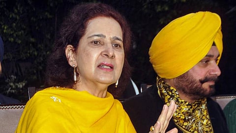 പഞ്ചാബ് കോൺഗ്രസിൽ പൊട്ടിത്തെറി;
മുതിർന്ന നേതാവ് നവ്ജോത് കൗർ സിദ്ധു പാർട്ടി വിട്ടു