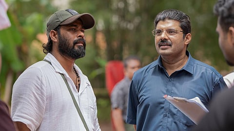 'പ്രകമ്പനം' സിനിമയുടെ സെറ്റിൽ കലാഭവൻ നവാസ്