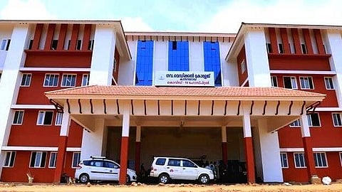 കാസർഗോഡ് മെഡിക്കൽ കോളേജിൻ്റെ ഫണ്ട് വകമാറ്റി; മാറ്റിയത് ഇടുക്കി നഴ്സിങ് കോളേജ് നിർമാണ പ്രവർത്തനത്തിനായി