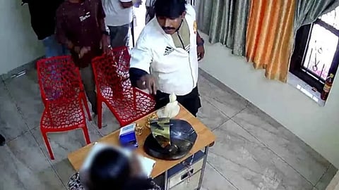 കസ്റ്റമറെ അടുത്ത് കിടത്തി നഗ്നദൃശ്യം ചിത്രീകരിച്ചു,  പീഡനത്തിന് സ്പായിലെ സഹപ്രവർത്തകയും ഒത്താശ ചെയ്തു; അതിജീവിത ന്യൂസ് മലയാളത്തോട്