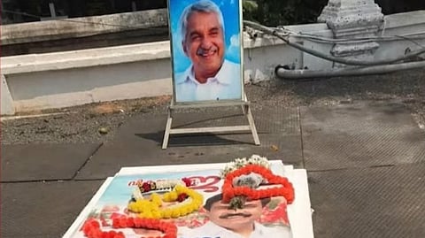 ‌‌‌ഉമ്മന്‍ചാണ്ടിയുടെ കല്ലറയില്‍ എല്‍ഡിഎഫ് ജാഥയുടെ പോസ്റ്റര്‍; ജാഥാ ക്യാപ്റ്റന്‍ ജോസ് കെ. മാണി മാപ്പ് പറയണമെന്ന് കോണ്‍ഗ്രസ്