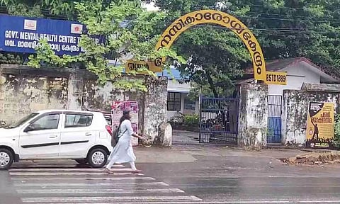 തൃശൂർ മാനസികാരോഗ്യ കേന്ദ്രത്തിൽ പ്രവേശിപ്പിച്ചത് ഇന്ന് പുലർച്ചെ; രക്ഷപ്പെട്ട നേപ്പാൾ സ്വദേശി മൂന്ന് പേരെ ആക്രമിച്ചു