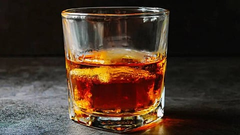 മദ്യത്തിൻ്റെ പേര് ക്ഷണിച്ചുള്ള പരസ്യം അബ്കാരി നിയമലംഘനമല്ല; ഹൈക്കോടതിയിൽ എക്സൈസ്