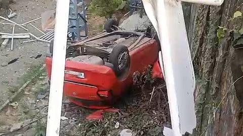 വീട്ടുകാരെ പൂട്ടിയിട്ട് രാത്രി ചായ കുടിക്കാൻ കാറുമായി പോയി; പതിനാലുകാരൻ അപകടത്തിൽപ്പെട്ടു  