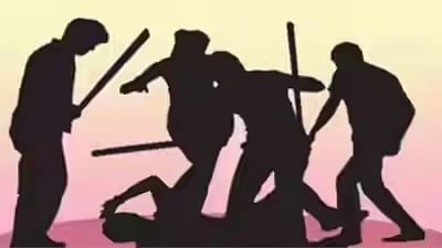 ഹെഡ് മാസ്റ്ററെ വിദ്യാർത്ഥികൾ ക്രൂരമായി മർദിച്ചു 

