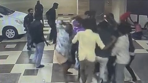 ആലുവയിൽ 16 വയസുകാരനെ മർദിച്ച സംഭവം: പൊലീസ് നടപടി സ്വീകരിക്കുന്നില്ലെന്ന് പരാതി