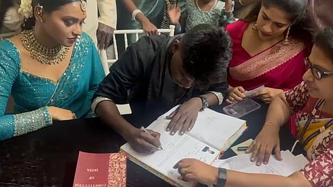 വേടന്റെ മോണലോവ; രജിസ്റ്റര്‍ വിവാഹം ചെയ്ത് നവമിയും വേടനും