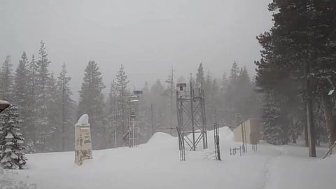 കനത്ത മഞ്ഞുവീഴ്ച;  യുഎസിൽ 5,600 ലധികം വിമാനങ്ങൾ റദ്ദാക്കി, സ്കൂളുകൾക്ക് അവധി