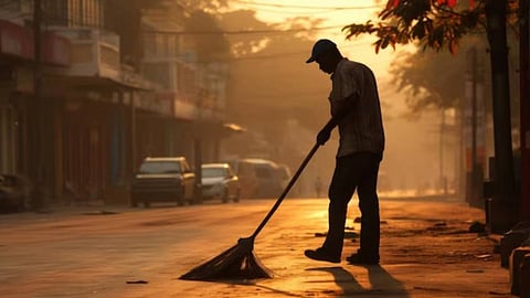 മുതിർന്ന തൂപ്പു ജോലിക്കാർക്ക് 2 ലക്ഷം, എഞ്ചിനീയർമാർക്ക് 7 ലക്ഷം; തെലങ്കാനയിൽ പ്രതിമാസം ശമ്പളത്തിനും പെൻഷനും ചെലവഴിക്കുന്നത് 6000 കോടി