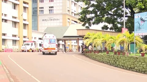 "പക്ഷാഘാതം സംഭവിച്ചിട്ടും തിരിഞ്ഞുനോക്കിയില്ല"; 
തൊടുപുഴ സ്വദേശിയുടെ മരണത്തിൽ പൊലീസിനും ആശുപത്രി അധികൃതർക്കും എതിരെ കുടുംബം  