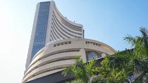 ഓഹരി വിപണിയും കുത്തനെ താഴേക്ക്; പരിഭ്രാന്തരായി നിക്ഷേപകർ